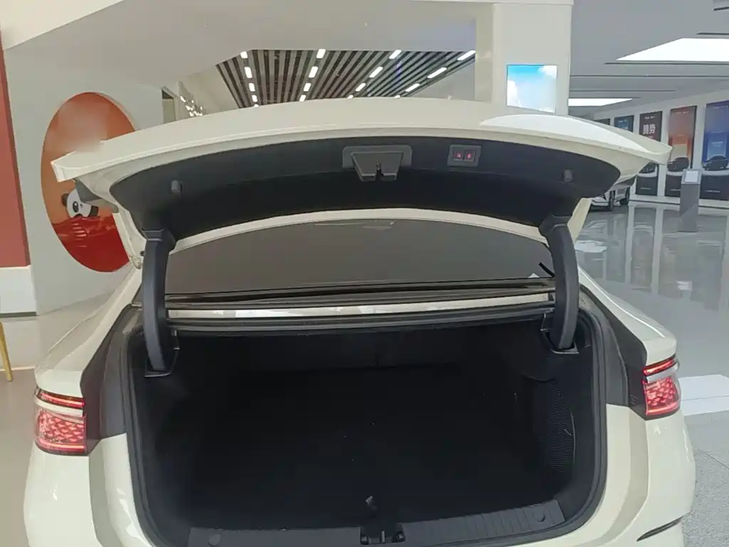 BYD Seal 07 DM-i 2025 — фото 19
