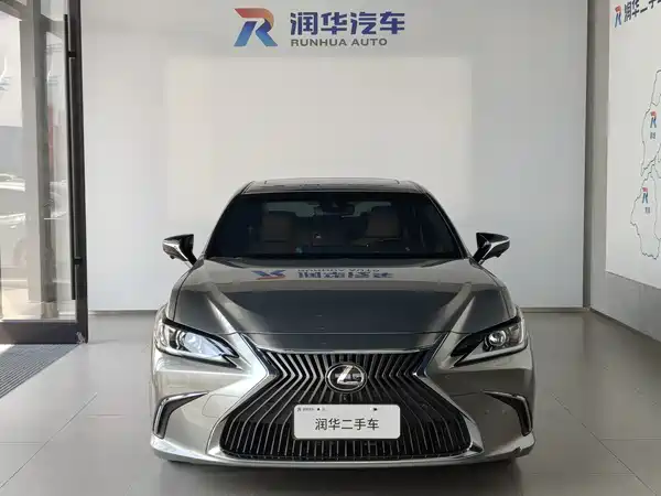 Lexus ES 2020
