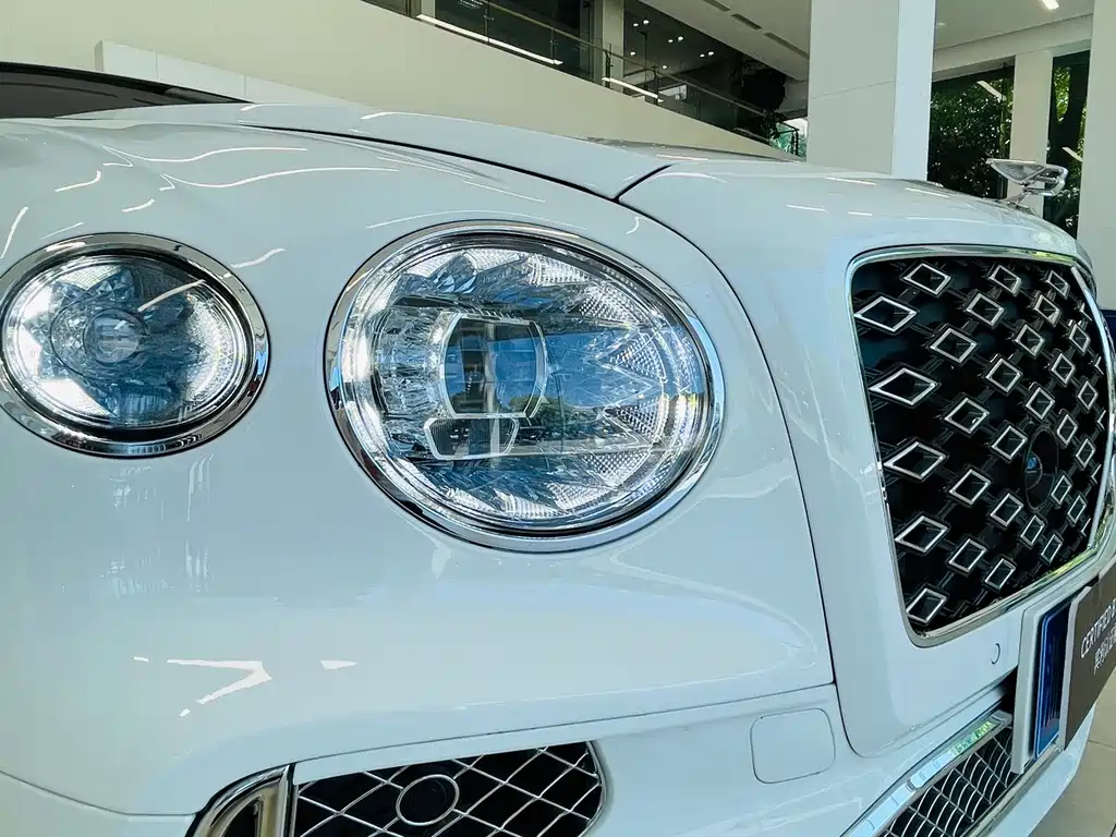 Bentley Flying Spur Plug-In Hybrid 2025 — фото 20