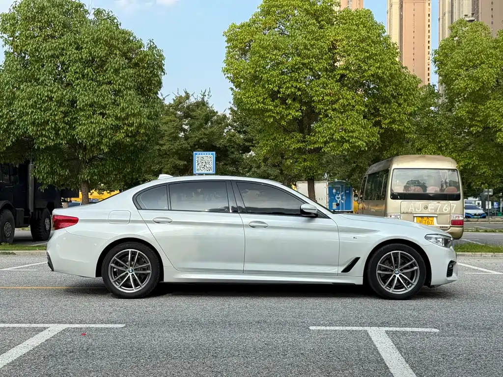 BMW 5 Series 2019 — фото 5