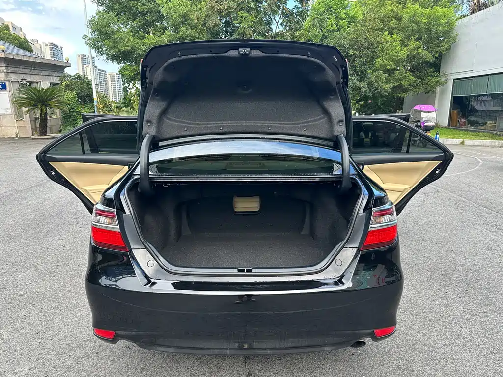 Toyota Camry 2016 — фото 11