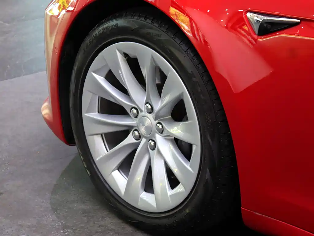 Tesla Model S 2017 — фото 20