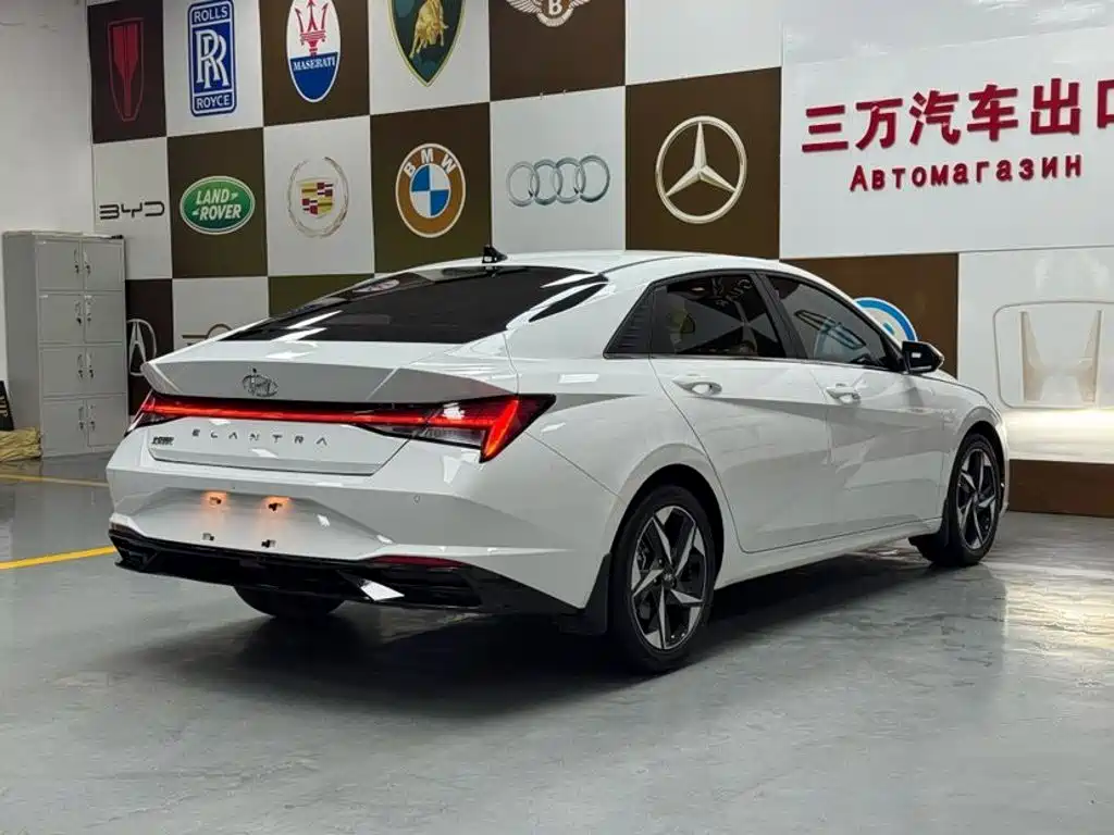 Hyundai Elantra 2022