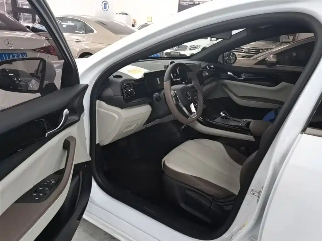 BYD Qin PLUS 2023 — фото 16