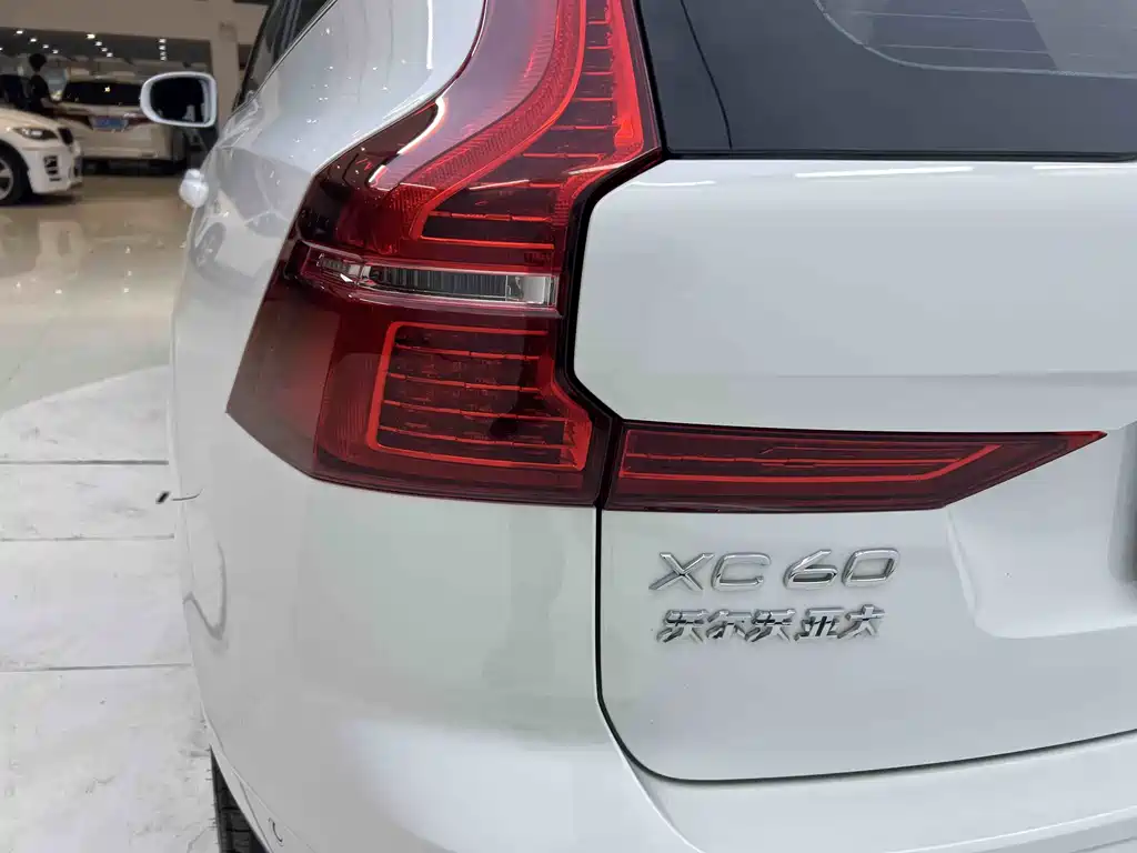Volvo XC60 PHEV 2022 — фото 11