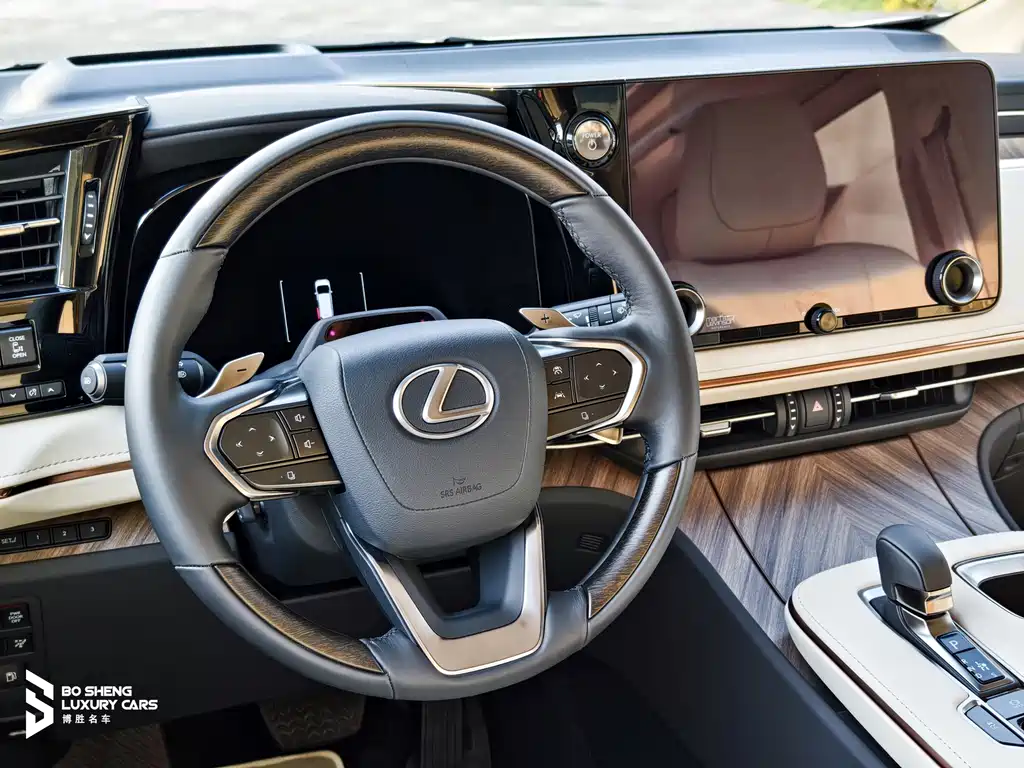 Lexus LM — фото 30