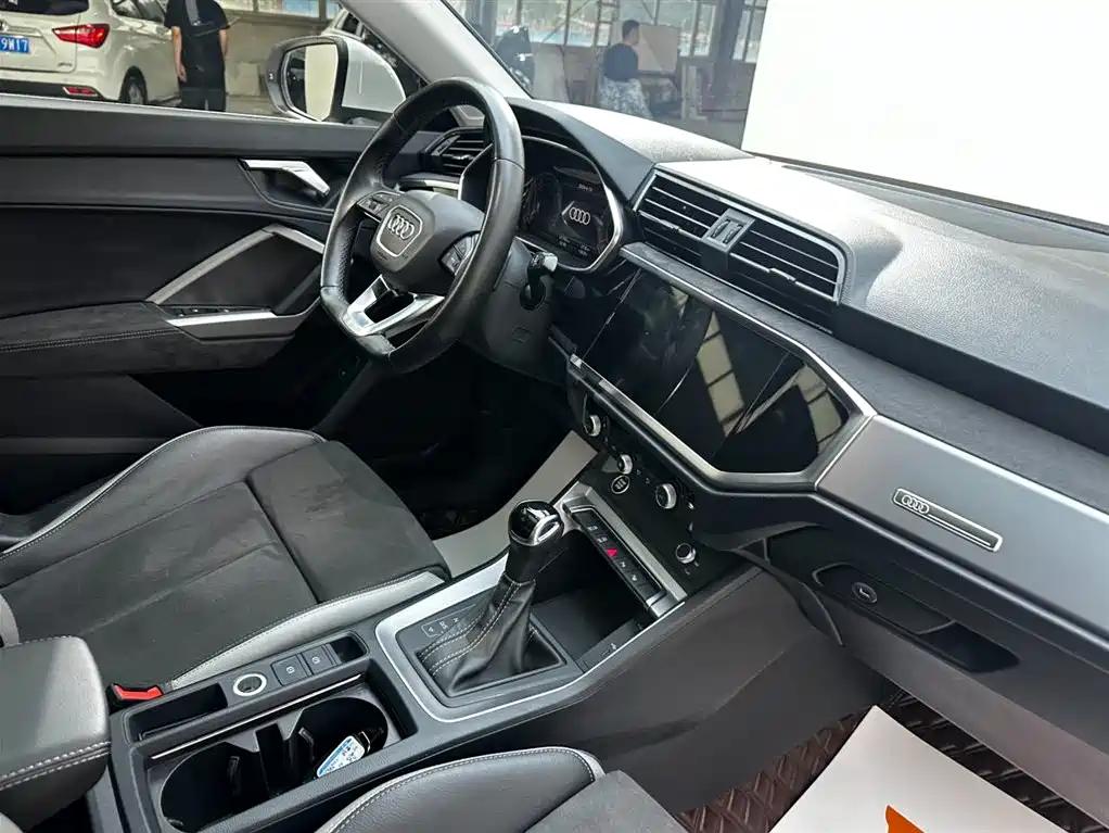Audi Q3 2023 — фото 19