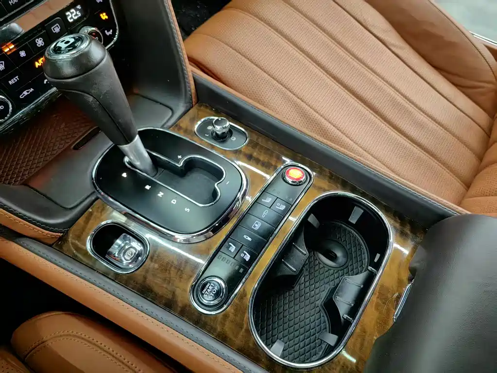 Bentley Flying Spur 2016 — фото 9