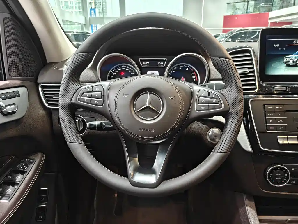 Mercedes-Benz GLS 2016 — фото 9