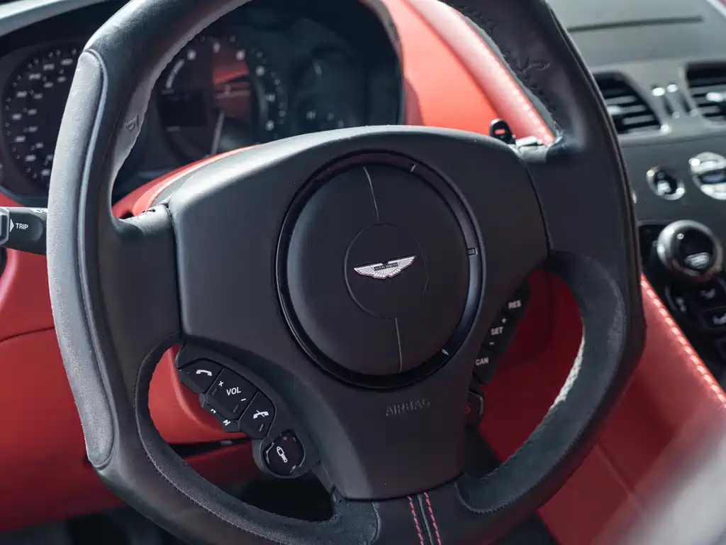 Aston Martin Vanquish 2013 — фото 20