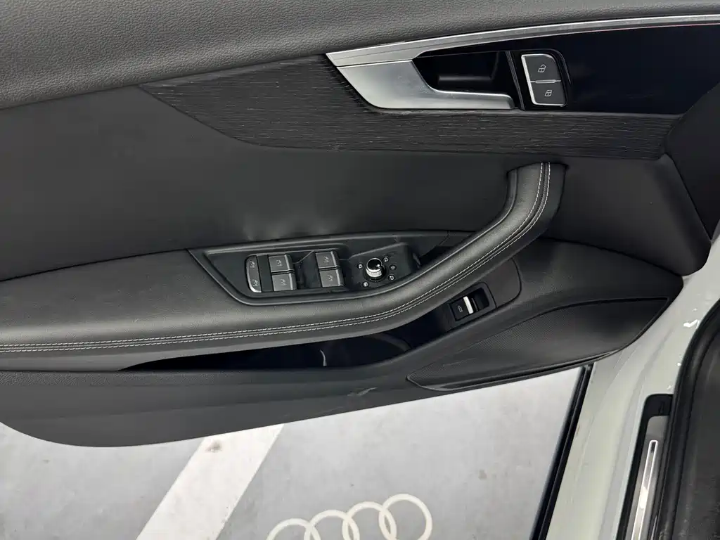 Audi A4L 2024 — фото 10