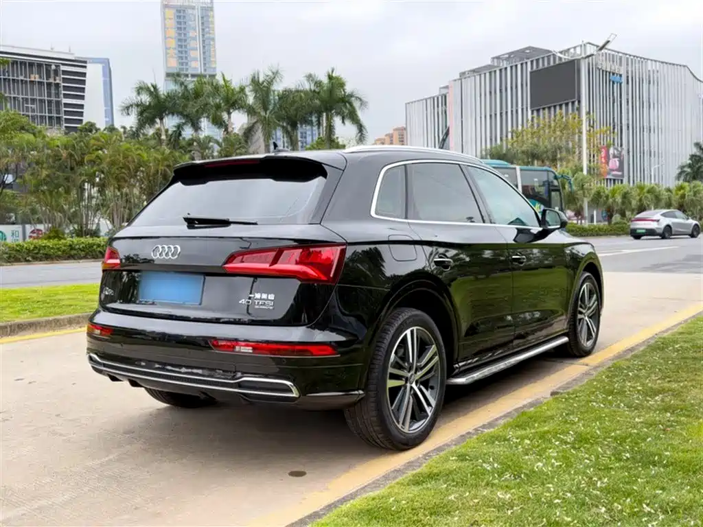 Audi Q5L 2021 — фото 23