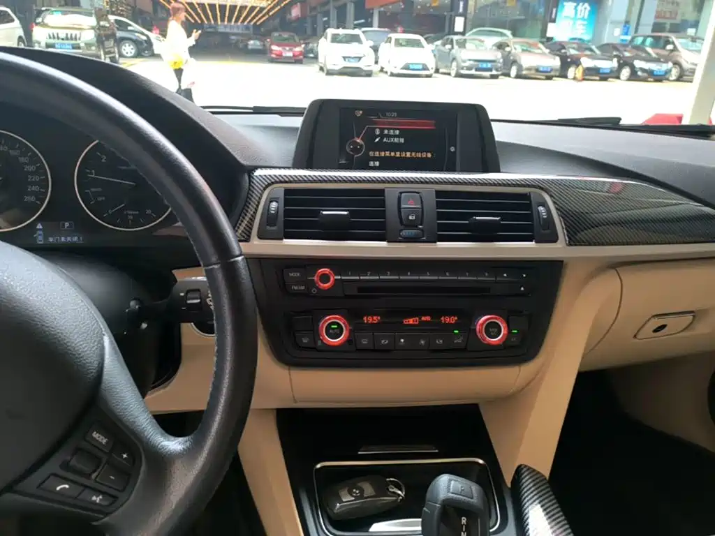 BMW 3 Series 2015 — фото 13