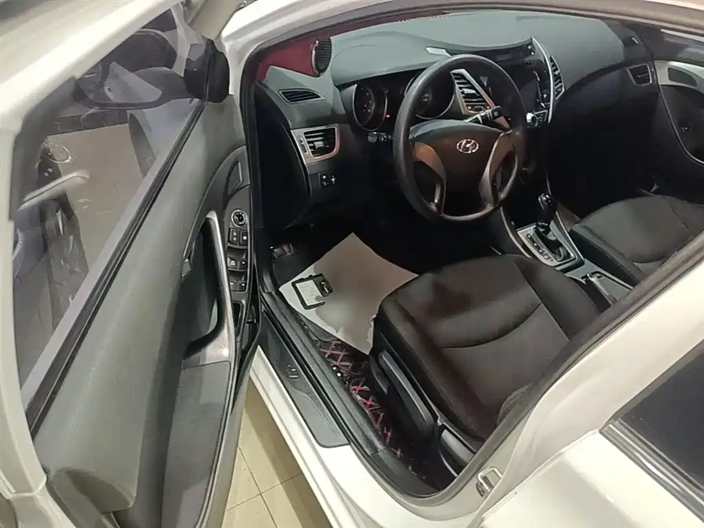Hyundai Elantra Langdong 2018 — фото 16