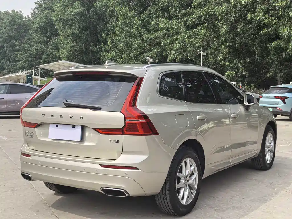 Volvo XC60 2018 — фото 16