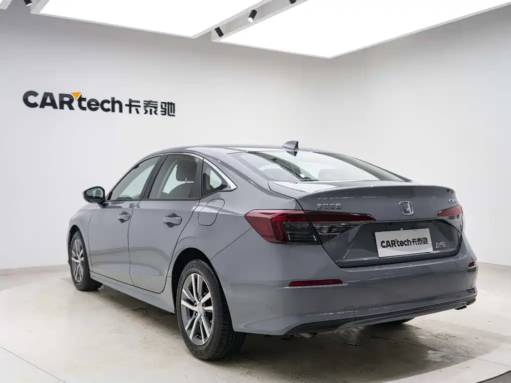 Honda Civic 2025 — фото 18