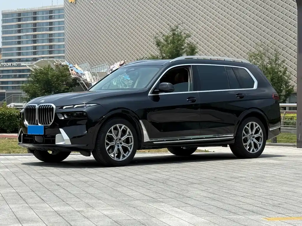 BMW X7 2023 — фото 1