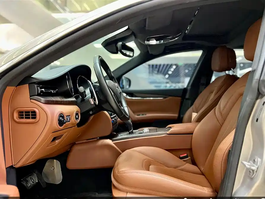 Maserati Quattroporte 2019 — фото 28