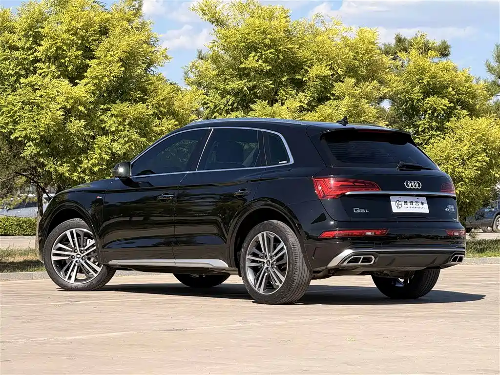 Audi Q5L 2023 — фото 21