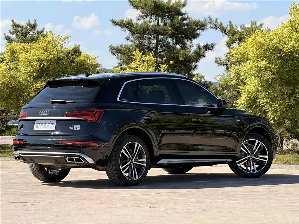 Audi Q5L 2023 — фото 23