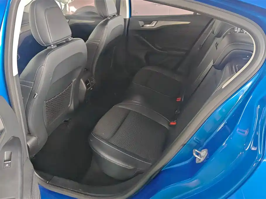 Ford Focus 2019 — фото 11