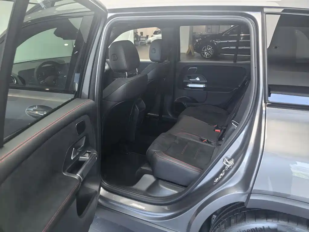 Mercedes-Benz GLB AMG 2025 — фото 11