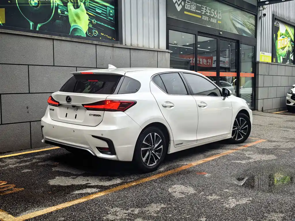 Lexus CT 2018 — фото 2
