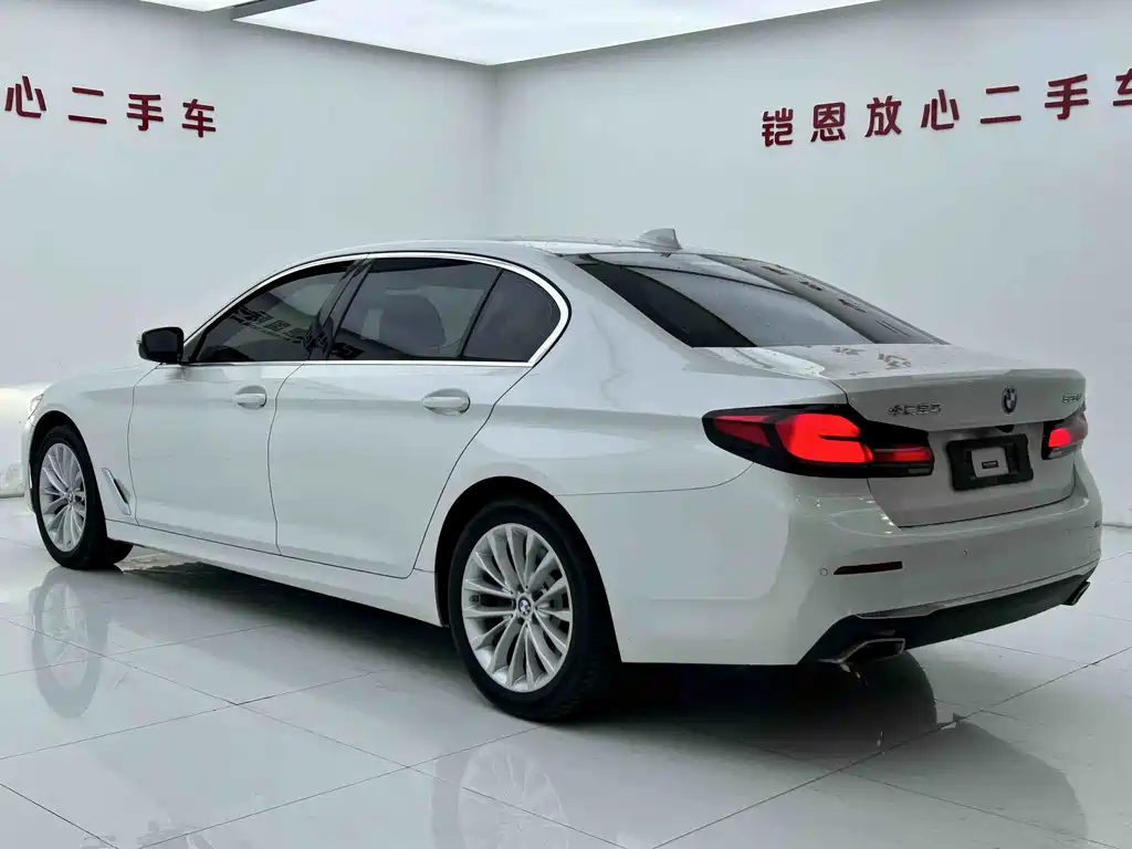 BMW 5 Series 2021 — фото 17