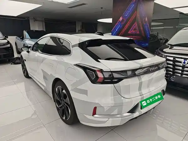Zeekr 001 2022