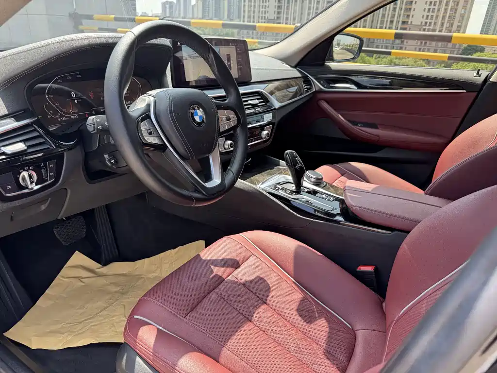 BMW 5 Series 2021 — фото 11