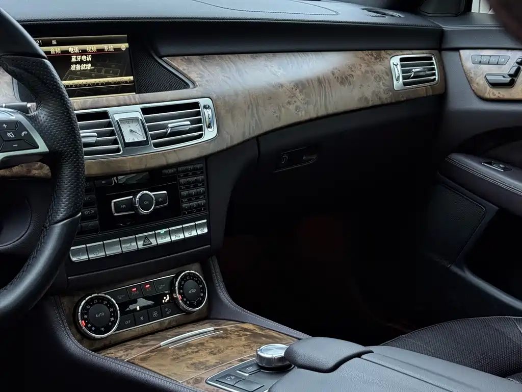Mercedes-Benz CLS 2015 — фото 28