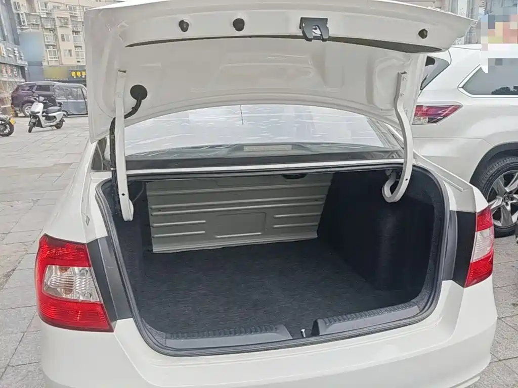 Skoda Rapid 2015 — фото 19