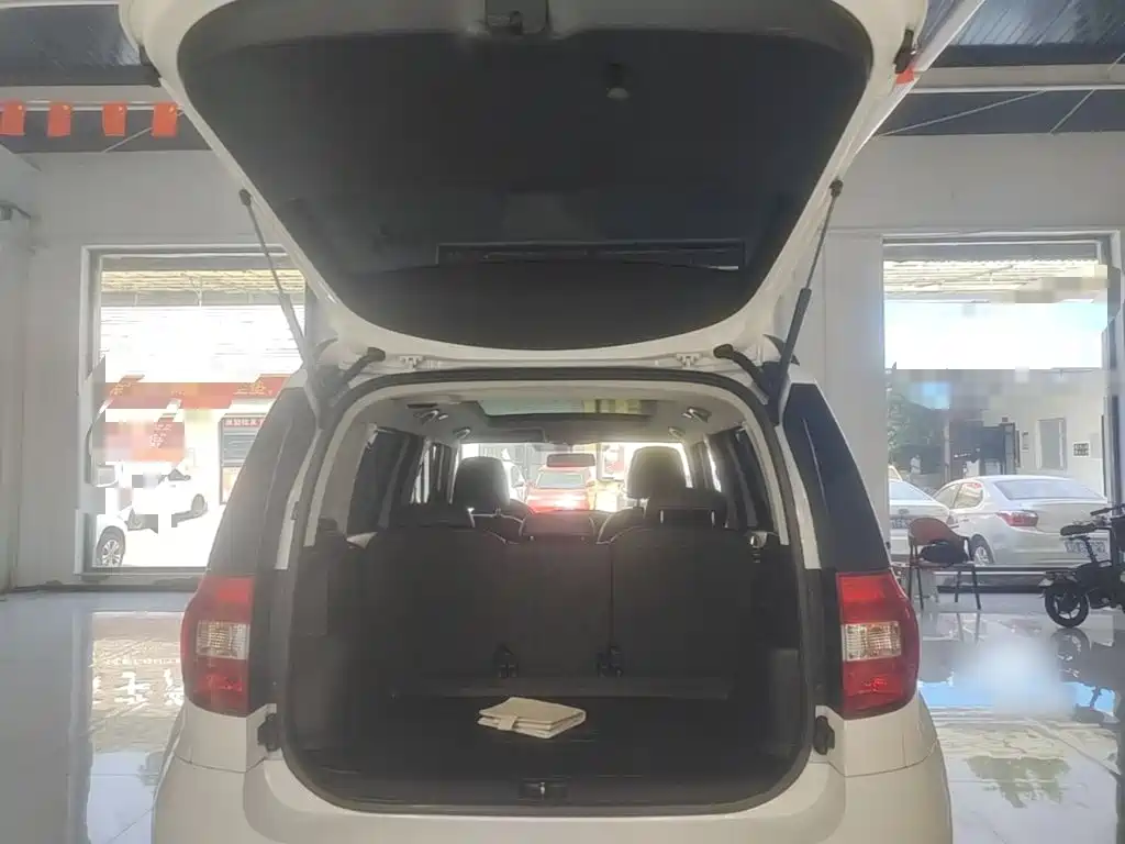 Skoda Yeti 2017 — фото 19