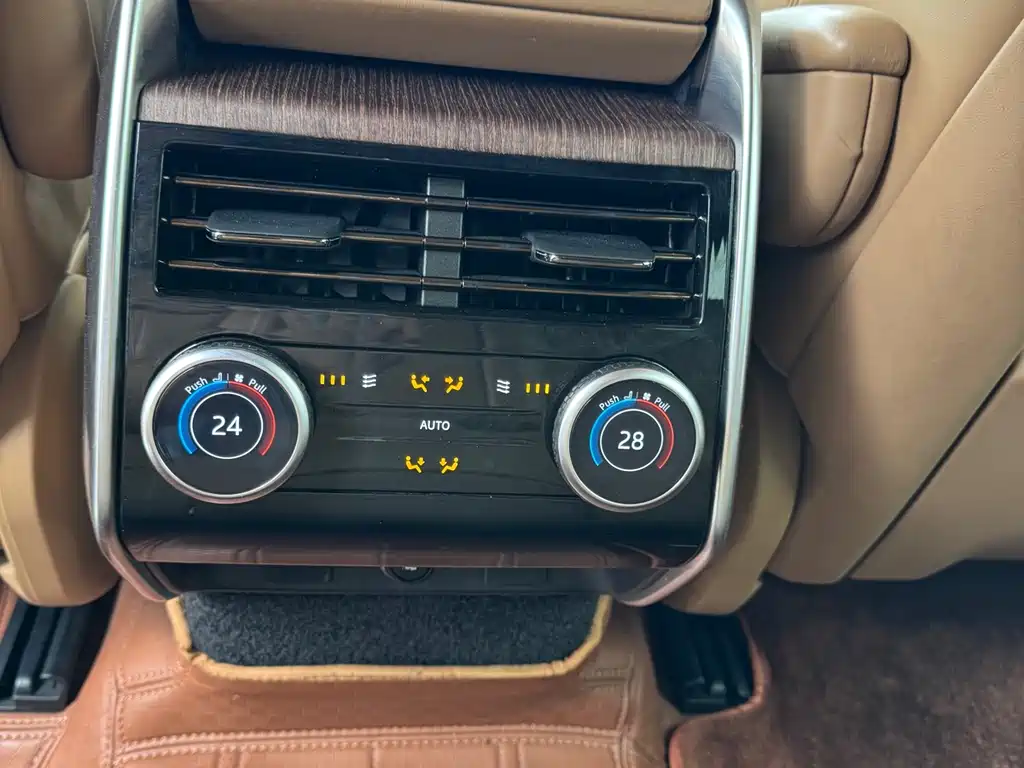 Land Rover Range Rover 2023 — фото 17