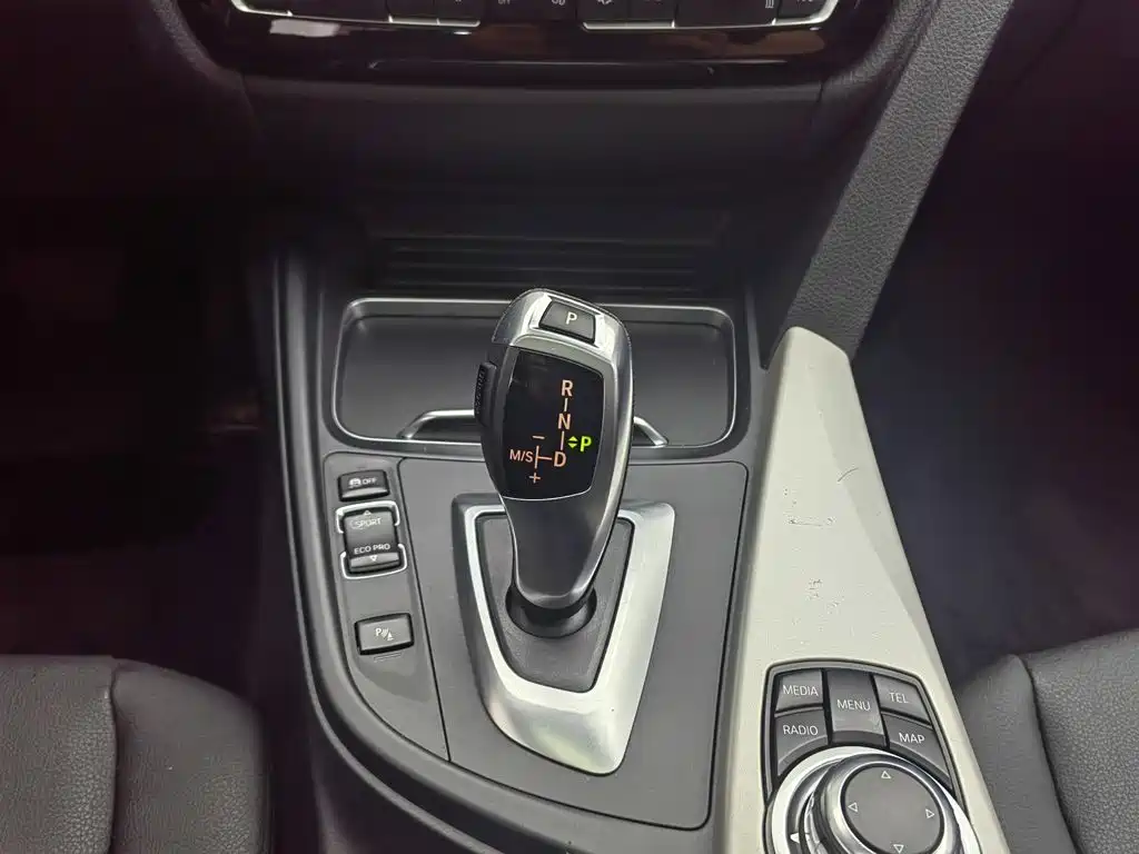 BMW 3 Series 2016 — фото 13