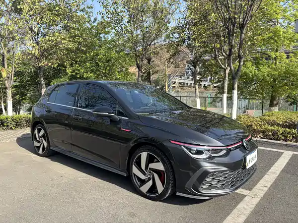 Volkswagen Golf GTI 2021