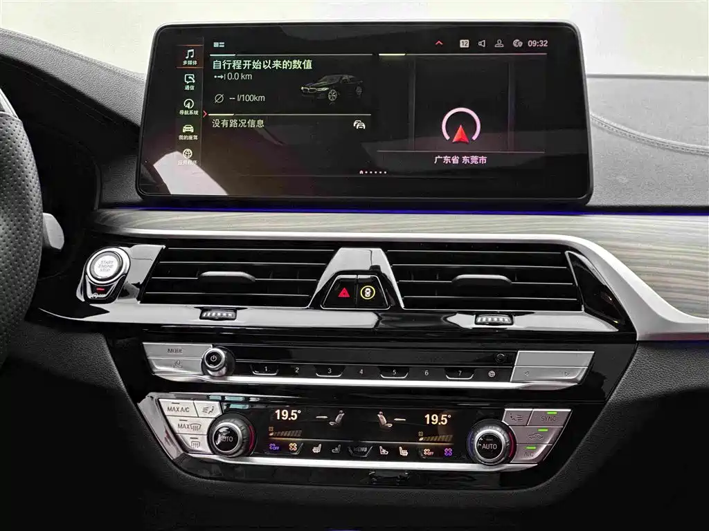 BMW 5 Series 2023 — фото 10
