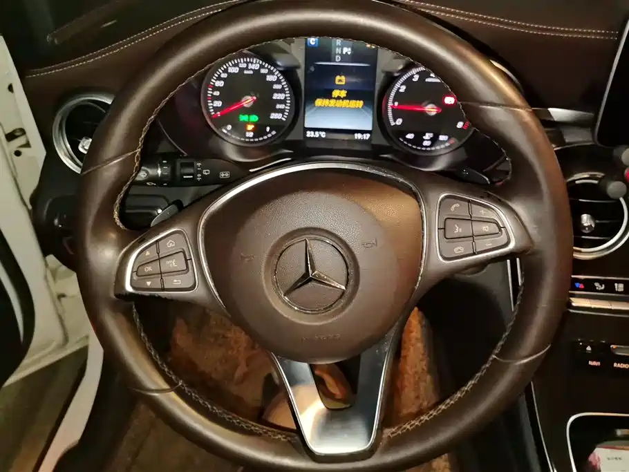 Mercedes-Benz GLC 2016 — фото 15