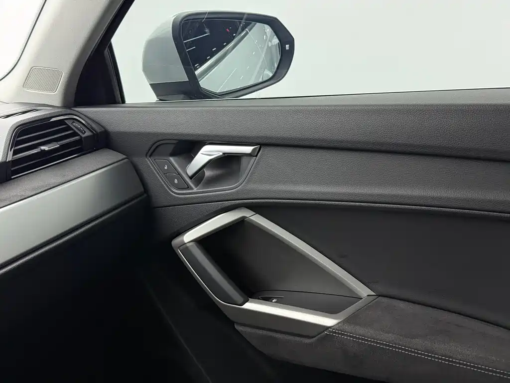 Audi Q3 2023 — фото 10