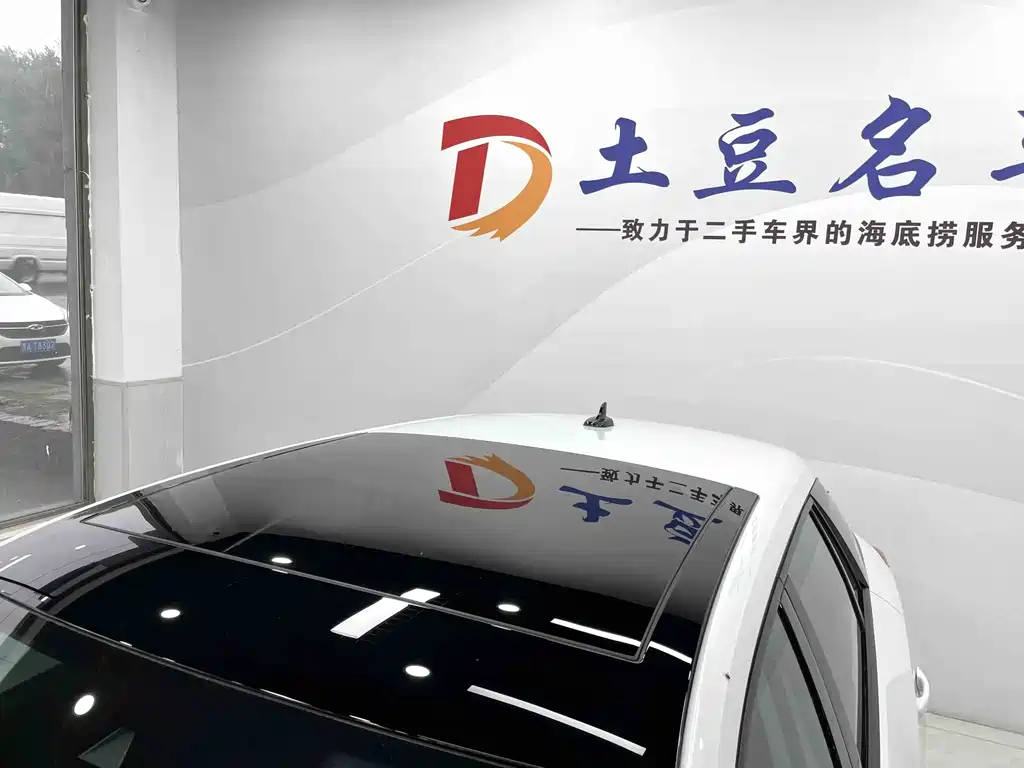 Audi Q2L 2023 — фото 14