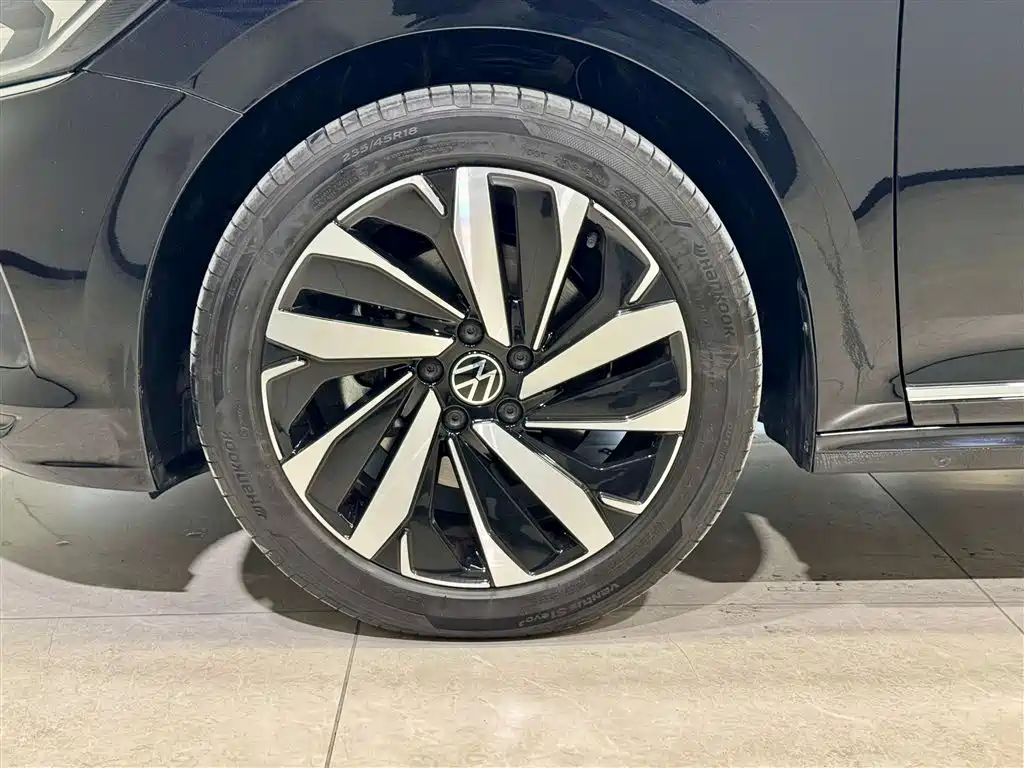 Volkswagen Passat 2025 — фото 10