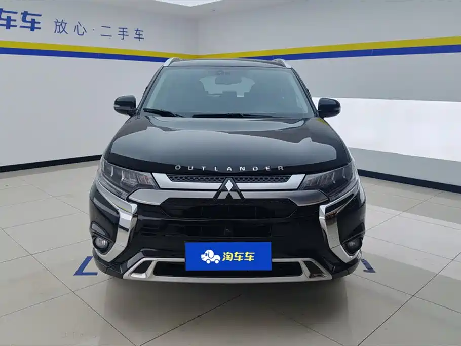 Mitsubishi Outlander 2021 — фото 2