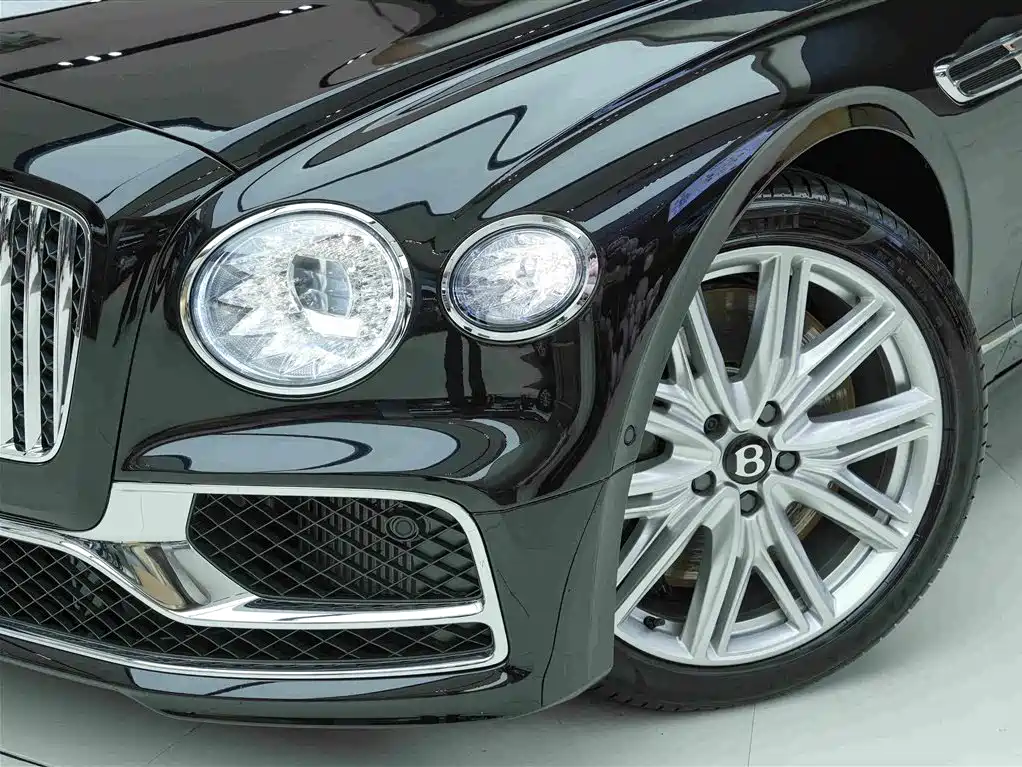 Bentley Flying Spur 2024 — фото 21