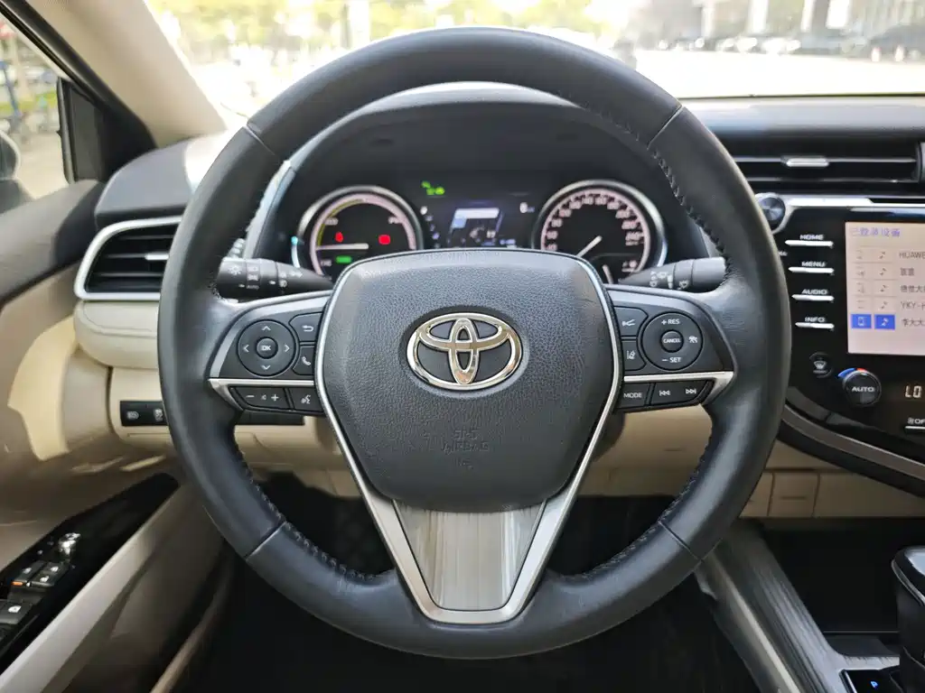Toyota Camry 2018 — фото 8