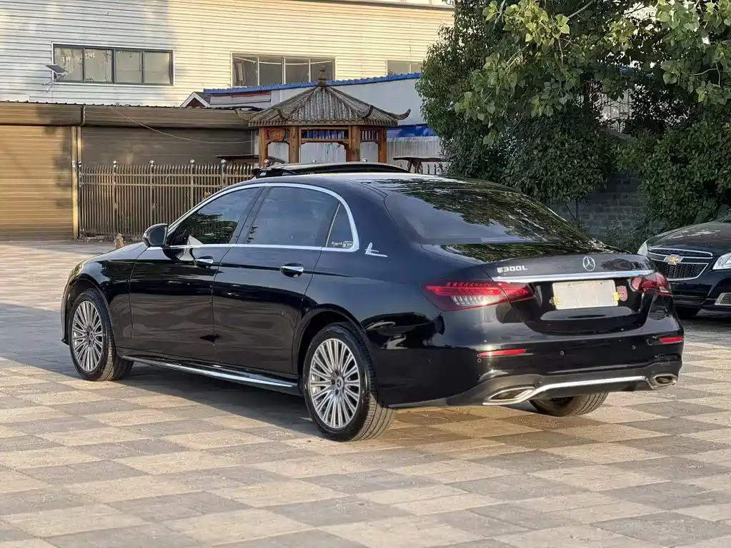 Mercedes-Benz E-Class 2022 — фото 10