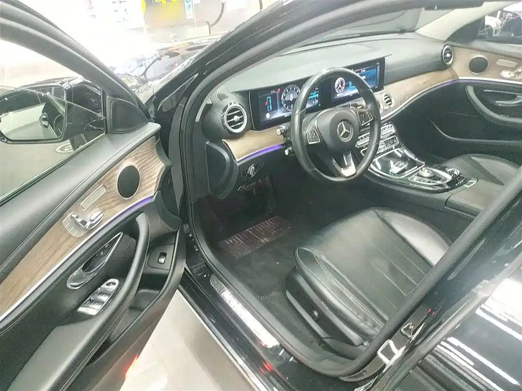 Mercedes-Benz E-Class 2017 — фото 16