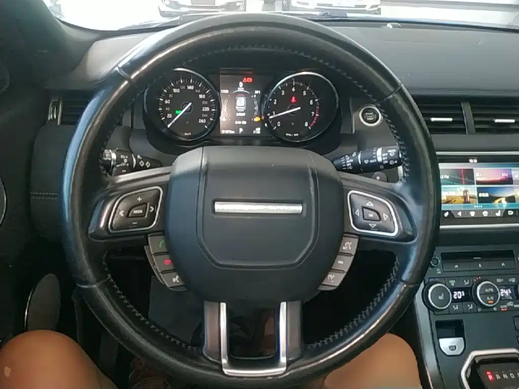 Land Rover Evoque 2018 — фото 11