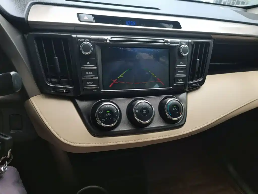 Toyota RAV4 2015 — фото 13