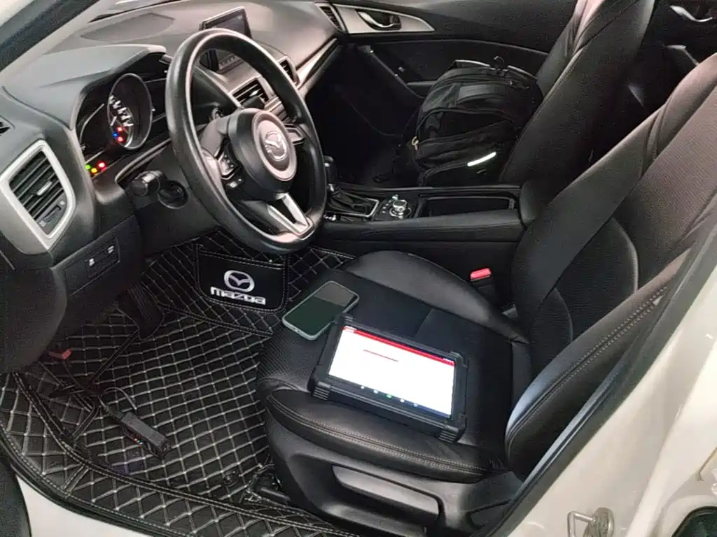 Mazda 3 Axela 2018 — фото 16