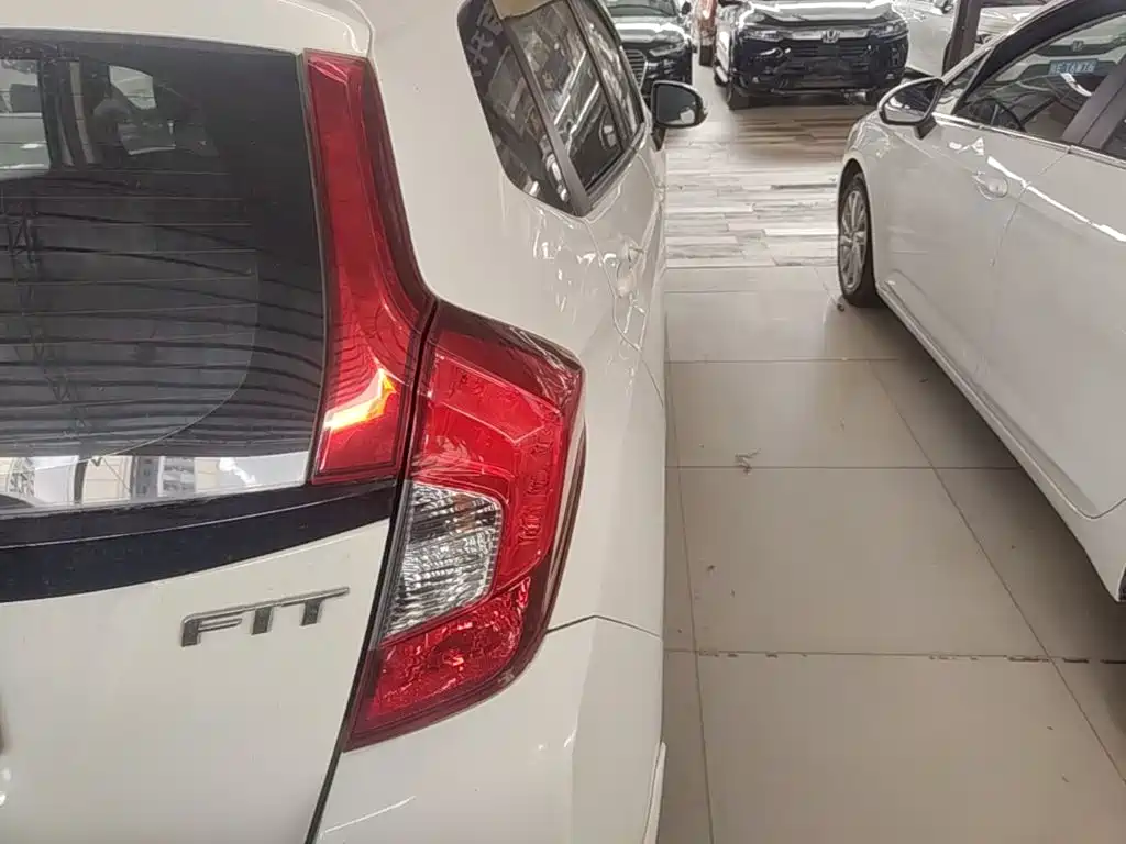 Honda Fit 2016 — фото 8